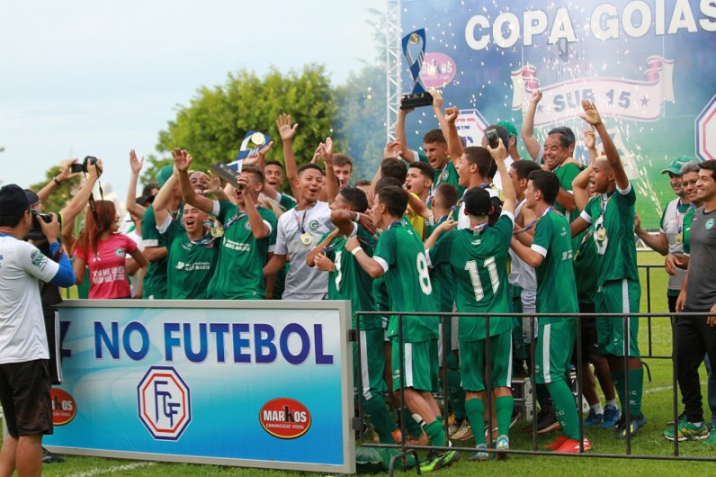 Copa Goiás Sub-15 de 2019 - troféu do Goiás