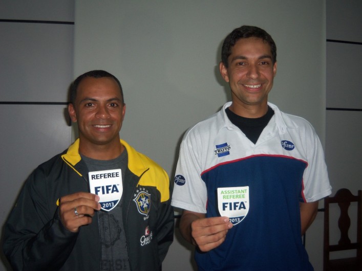 Entrega escudos FIFA 2013 - Wilton Sampaio e Fabrício Vilarinho
