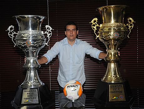 Troféus de campeão e vice - Goianão 2010